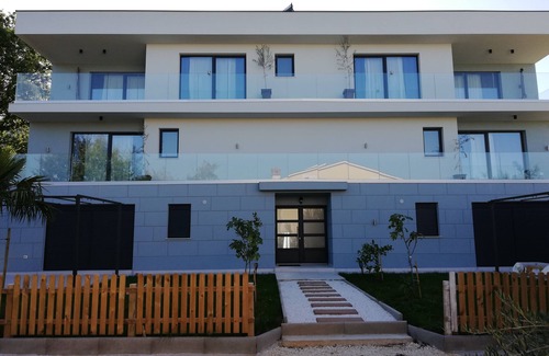 Drenje Apartment | Beachfront - 2 Bedrooms - 4 Guests - Barbecue