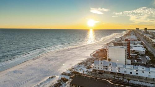 Gulf Shores House | Beachfront - 2 Bedrooms - Big Screen TV