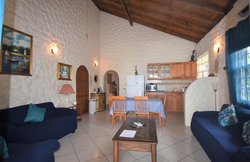 Black Rock Apartment | Beachfront 2BR Family Apartment Courland Bay, Saltwater Pool & Panoramic Viewsn