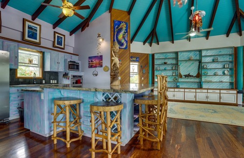 Caribbean Way Apartment | Beachfront 3-Bed, Pool, Kayaks, Perfect for Groups