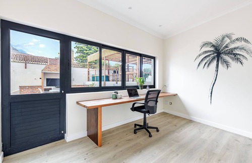 Scott Estate Apartment | Beachfront 3 Bed With Private Parking & BBQ Area