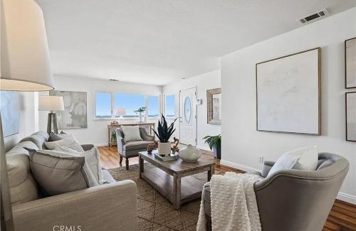 Old Towne House | Beachfront 3 Bedroom 3 Bath In Seal Beal, Ca