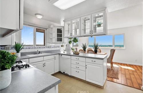 Old Towne House | Beachfront 3 Bedroom 3 Bath In Seal Beal, Ca