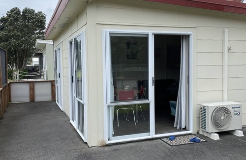 Urenui House | Beachfront 3 Bedroom Bach