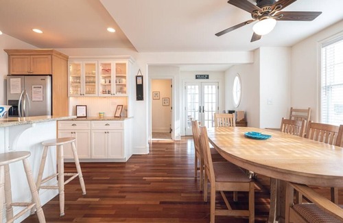 Admiral Estates House | Beachfront 3-Bedroom Unit w/Pool