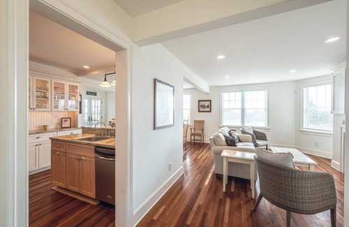 Admiral Estates House | Beachfront 3-Bedroom Unit w/Pool