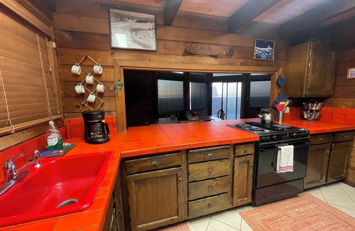 Kiwanda Shores House | Beachfront 3-bedroom 2-bath beachhouse with WiFi in charming Pacific City