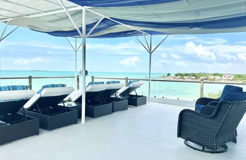 San Pedro Villa | Beachfront 3 Beds w/Kitchen/Pool/Breakfast