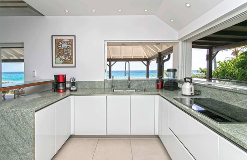 Plum Bay Villa | Beachfront 4-bedroom villa at Baie longue