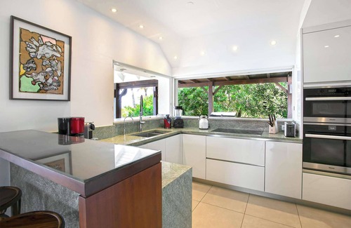 Plum Bay Villa | Beachfront 4-bedroom villa at Baie longue