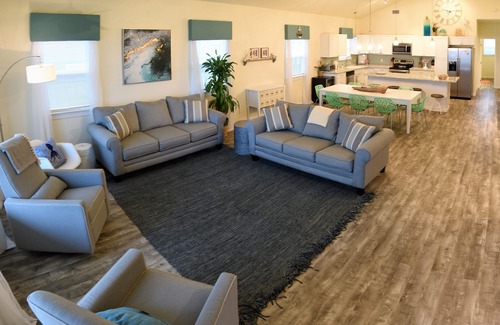Freeport House | Beachfront! 4bdr(3 kings)/3 bath/sleeps 17