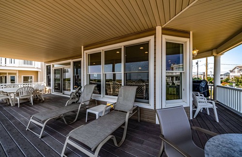 Gold Coast House | Beachfront 4BR 4BATH Condo with Panoramic Ocean View Deck