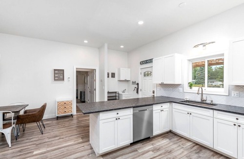 Silver Lake House | Beachfront 5-bedroom vacation home