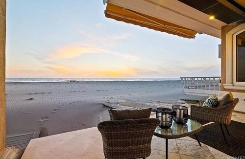 Oxnard Shores Villa | Beachfront 5-bedroom villa steps to Oxnard State Beach