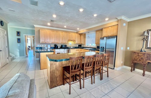 East End House | Beachfront 6-bedroom pet friendly home
