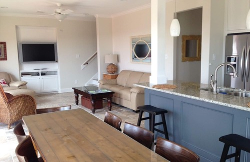 Surfside Beach House | BEACHFRONT. 6 BEDROOMS, 4 BATHROOMS,nLONG-TERM WINTER RENTALS - DISCOUNTS.