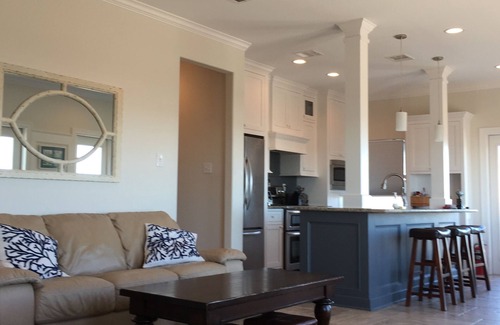 Surfside Beach House | BEACHFRONT. 6 BEDROOMS, 4 BATHROOMS,nLONG-TERM WINTER RENTALS - DISCOUNTS.