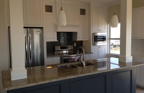 Surfside Beach House | BEACHFRONT. 6 BEDROOMS, 4 BATHROOMS,nLONG-TERM WINTER RENTALS - DISCOUNTS.