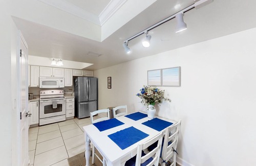 Pensacola Beach Condo | Beachfront, 7th-floor condo with gorgeous Gulf view & pool