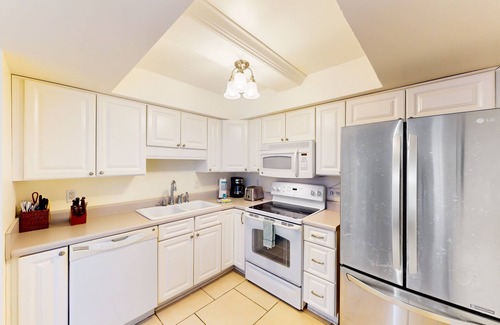 Pensacola Beach Condo | Beachfront, 7th-floor condo with gorgeous Gulf view & pool