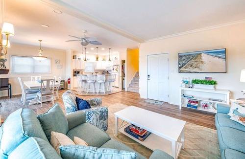 South End House | Beachfront 8BR Home in Ocean -Family and Pet-Friendly w/Deck