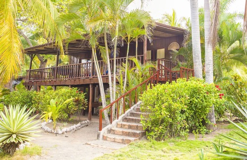 Mechapa House | Beachfront Adventure + Comfort!