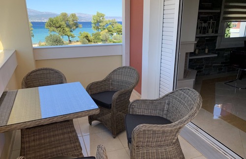Kato Almiri Apartment | Beachfront Almiri flat