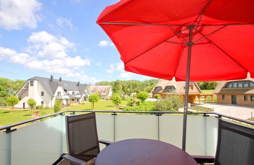 Lobbe Apartment | Beachfront apartment with balcony, use of swimming pool and sauna - Rex Rugia apartment 14-8