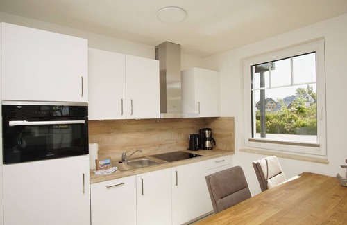 Lobbe Apartment | Beachfront apartment with terrace, use of swimming pool and sauna - Rex Rugia apartment 15-3