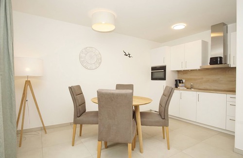 Lobbe Apartment | Beachfront apartment with terrace, use of swimming pool and sauna - Rex Rugia apartment 17-2