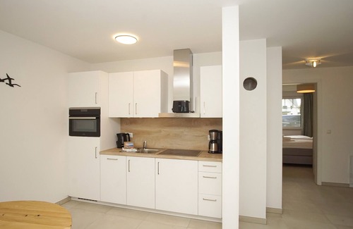 Lobbe Apartment | Beachfront apartment with terrace, use of swimming pool and sauna - Rex Rugia apartment 17-2