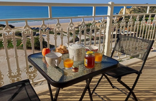 Armacao de Pera Apartment | Beachfront apartment 1mn from the beach