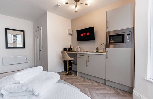 Redcar Hotel | Beachfront Aparthotel, Seaview Apartment with free parking #2