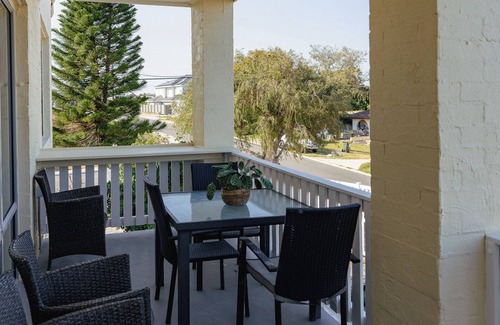 Quinns Rocks Apartment | Beachfront apartment with pool & ocean views, 2 mins walk to Beach. Sleeps 7.