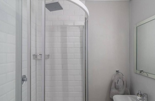 Amanzimtoti Apartment | Beachfront apartment with amazing sea views and direct beach access.