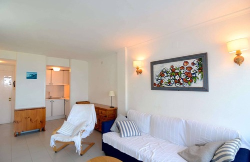 Torroella de Montgri Apartment | Beachfront Apartment in Griells with Pool