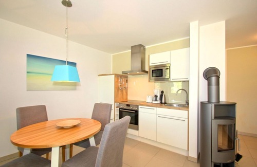 Lobbe Apartment | Beachfront apartment with terrace, use of swimming pool and sauna - Rex Rugia apartment 30-2