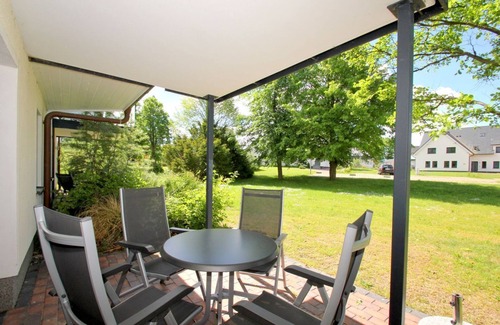 Lobbe Apartment | Beachfront apartment with terrace, use of swimming pool and sauna - Rex Rugia apartment 30-2