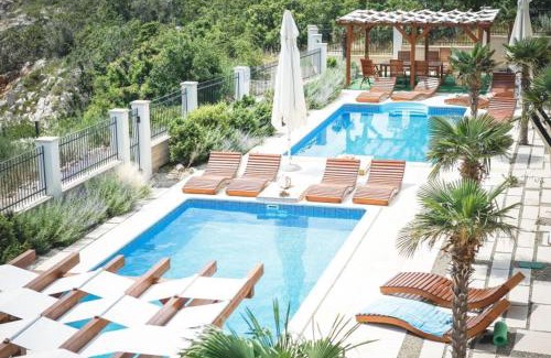 Povile Apartment | Beachfront apartment with pool, panoramic sea view - by Traveler tourist agency Krk - ID 2390