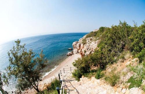 Povile Apartment | Beachfront apartment with pool, panoramic sea view - by Traveler tourist agency Krk - ID 2390