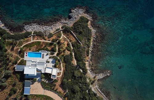 Ammoudara Villa | Beachfront Art Villa with a heated pool