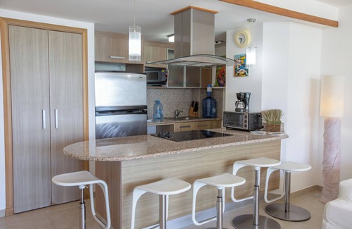 Villas Del Mar Apartment | Beachfront at Marbella W/Pano View, Full Kitchen