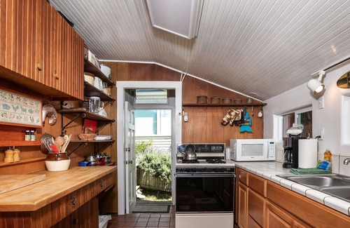 Eastside Santa Cruz House | Beachfront at Twin Lakes Beach