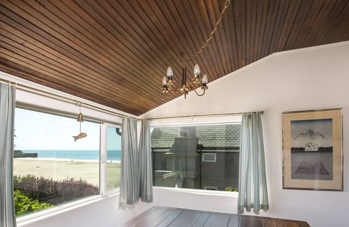 Eastside Santa Cruz House | Beachfront at Twin Lakes Beach