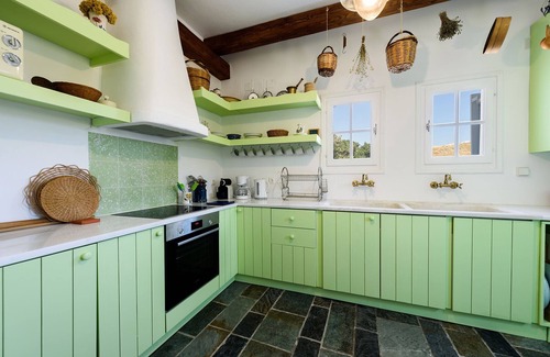 Paros Villa | Beachfront - Authentic- Idyllic- Relaxing -Homey - Sleeps 9 - Close to Naoussa