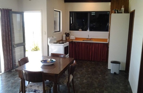 Rings Beach Cottage | Beachfront Bach - Rings Beach Bach