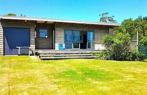 Rings Beach Cottage | Beachfront Bach - Rings Beach Bach