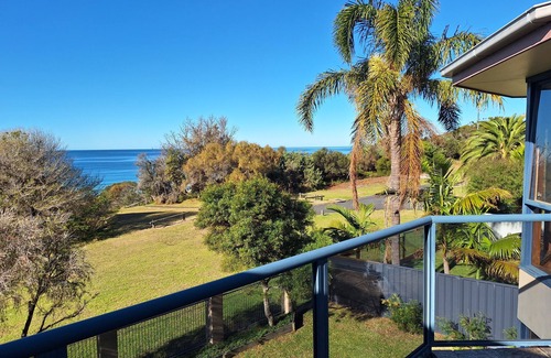 Tura Beach House | Beachfront Beauty