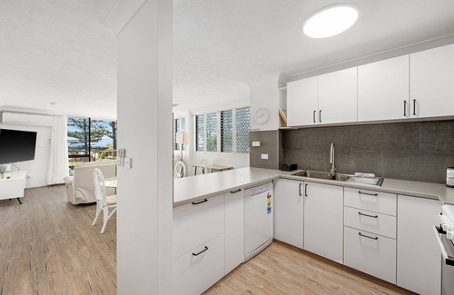 Coolangatta Apartment | Beachfront Beauty - Cooly