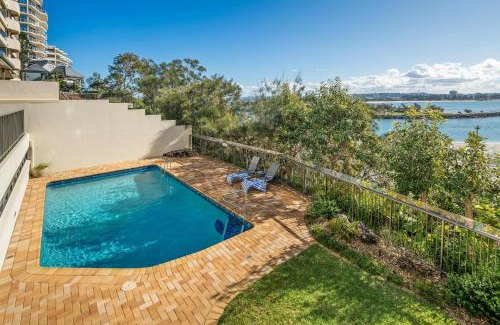 Buddina Apartment | Beachfront Beauty in Buddina